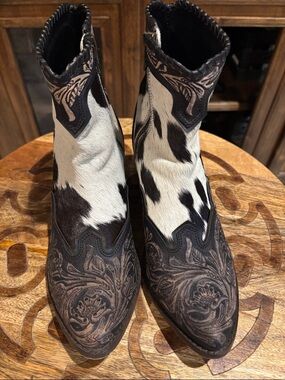 Myra Glennchester Hair-on Hide & Hand-tooled Boots Western Cowhide Black & White